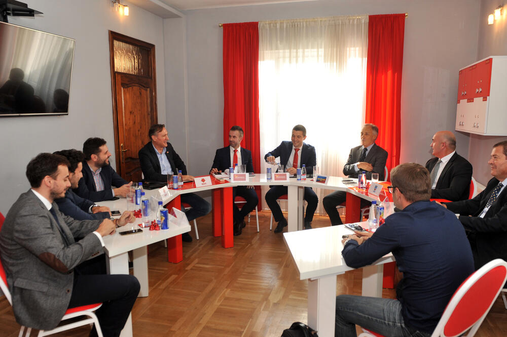 Sa ranijeg sastanka opozicije, Foto: Savo Prelević