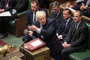 Džonson poslao poslanike kući: Britanski parlament suspendovan do...