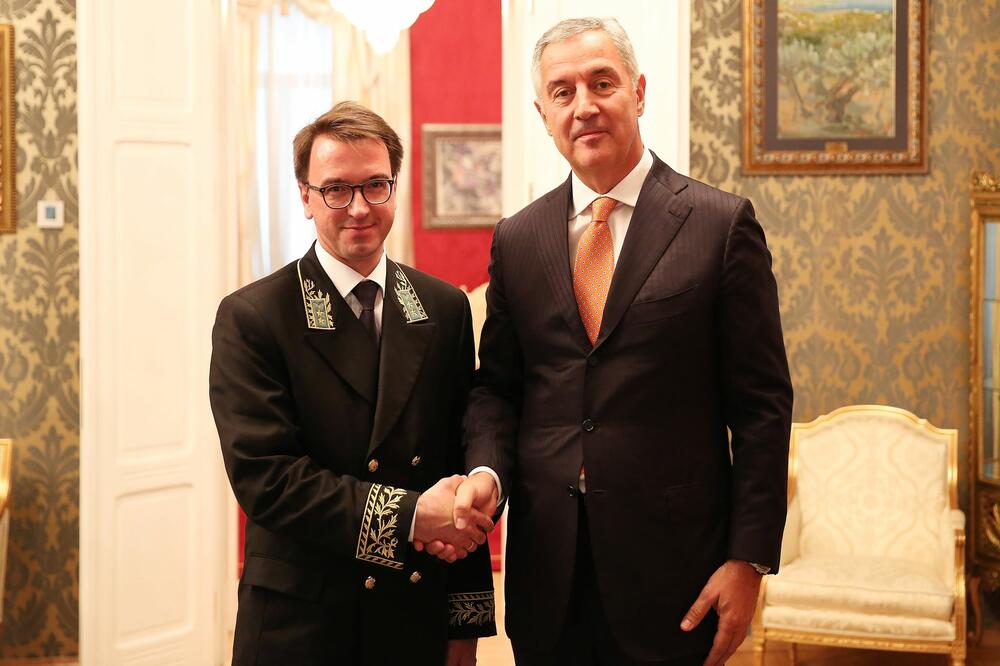 Ambasador Maslenikov i Đukanović, Foto: Kabinet predsjednika Crne Gore