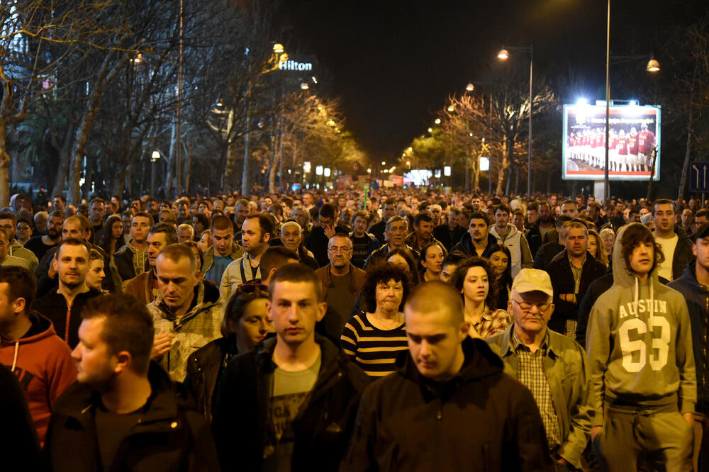 Sa jednog od okupljanja kojem je prisustvovalo više hiljada ljudi, Foto: Boris Pejović