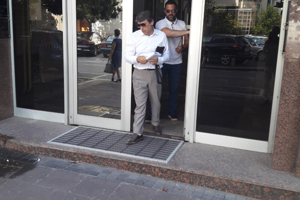 Ulić sa advokatom Vuksanovićem izlazi iz suda (arhiva), Foto: Komnen Radević