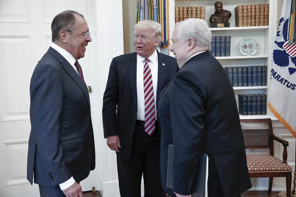 Lavrov, Tramp i Kisljak u Bijeloj kući 10. maja 2017., Foto: AP