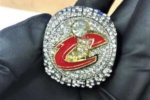 Zaplijenili pošiljku sa lažnim NBA prstenovima