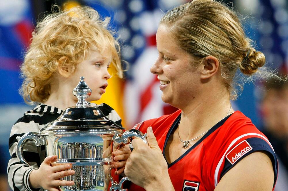 Kim Klajsters sa sinom i peharom US opena