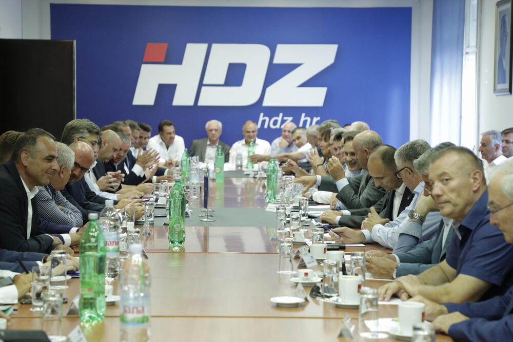 HDZ, Foto: Beta, Beta, Beta