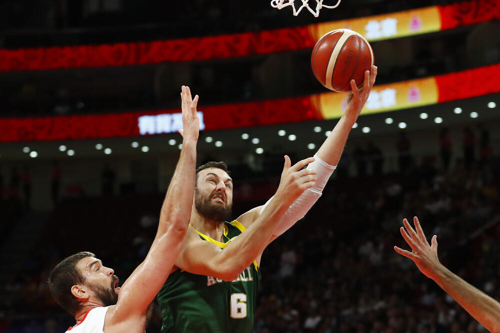 Bogut na meču sa Španijom, Foto: THOMAS PETER