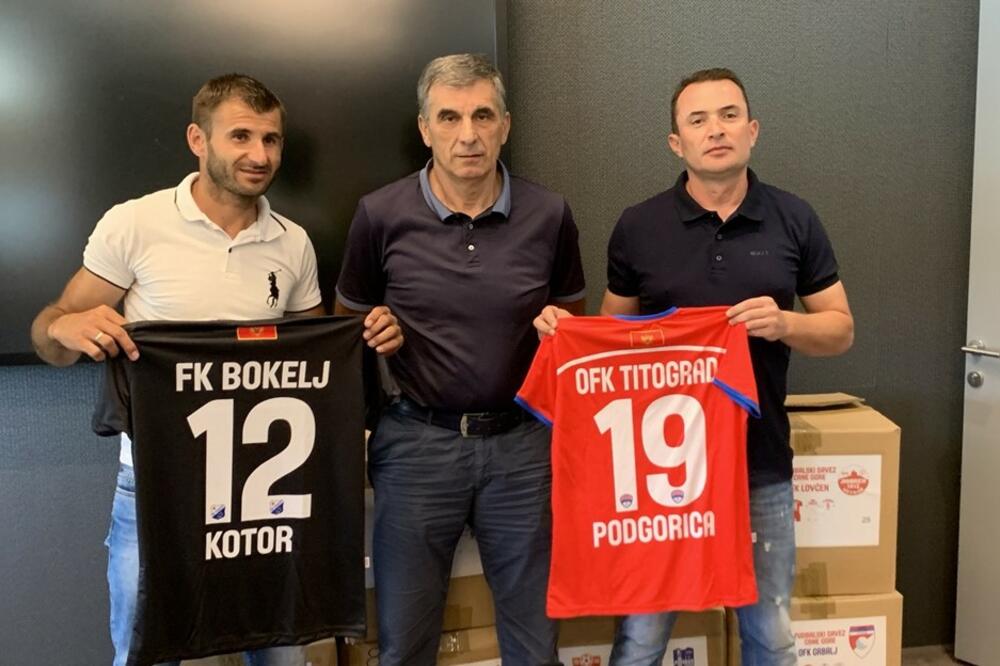 Mojaš Radonjić sa predstavnicima Bokelja i OFK Titograda, Foto: FSCG