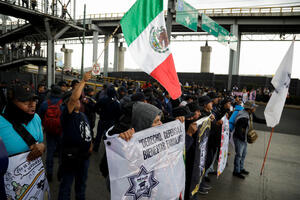 FOTO Meksički policajci blokirali najveći terminal na aerodromu,...