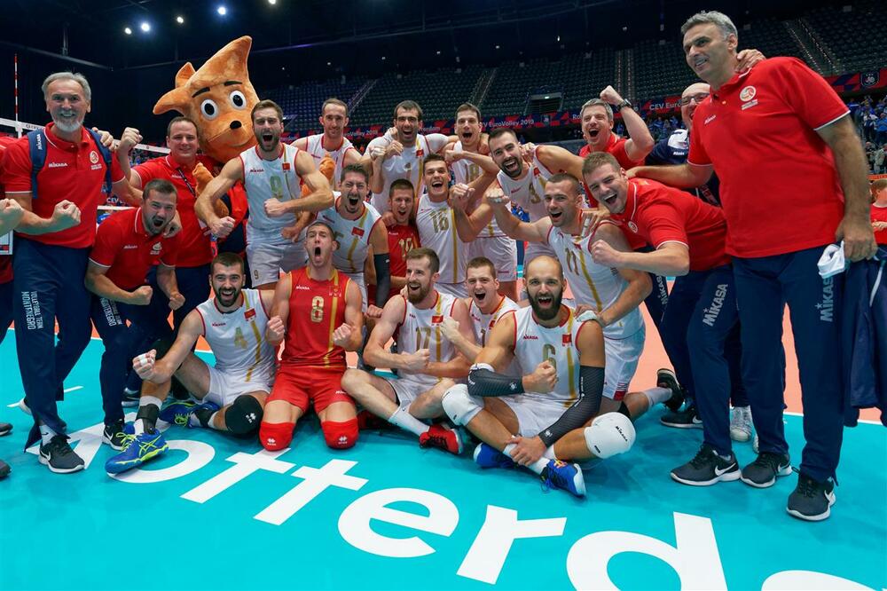 Slavlje odbojkaša nakon pobjede nad Estonijom, Foto: CEV