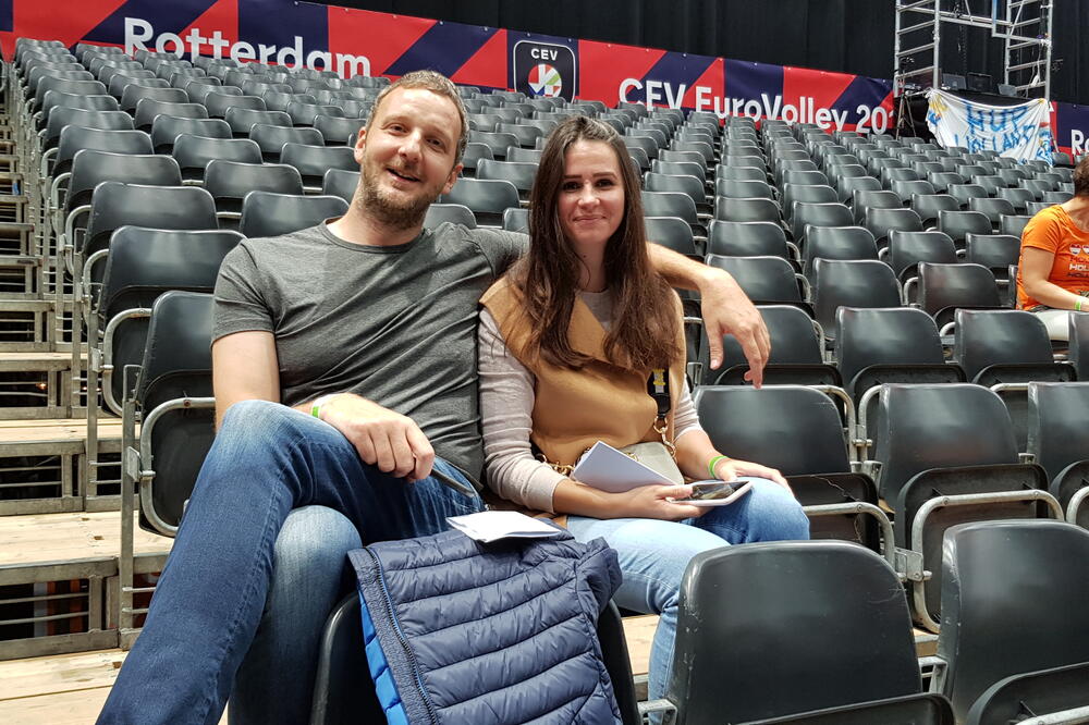 Milan Marković sa suprugom Milicom na tribinama dvorane "Ahoj"