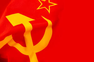 Razočaranost "plišanim revolucijama": Komunizam je rušen snovima,...