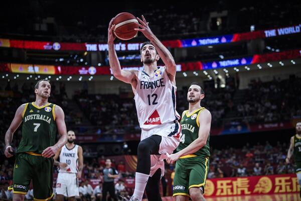 Francuska od minus 15 do bronze, Australijanci tragičari...