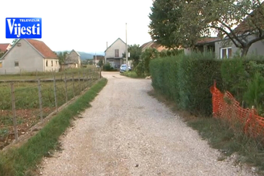 Neasfaltirana ulica u Kočanima, Foto: Printscreen YouTube