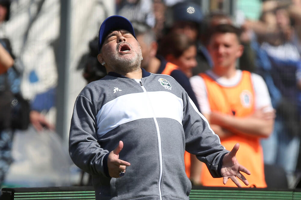 Maradona na jučerašnjem meču, Foto: Reuters