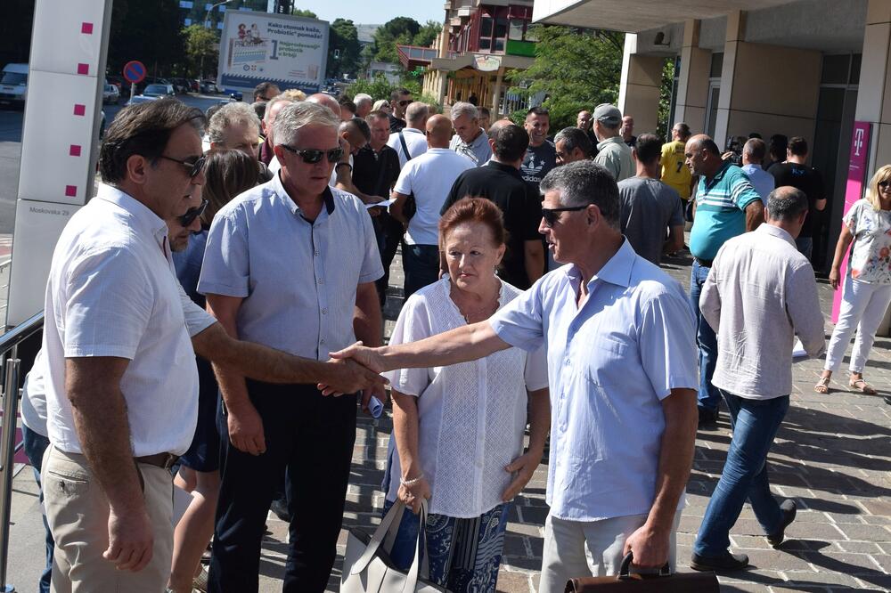 Sa jednosatnog štrajka upozorenja koji je organizovao Sindikat Telekoma, Foto: Luka Zeković