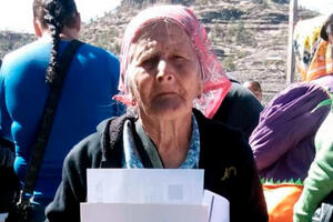 Baka u klupi: Meksikanka u 81. godini završila osnovnu školu