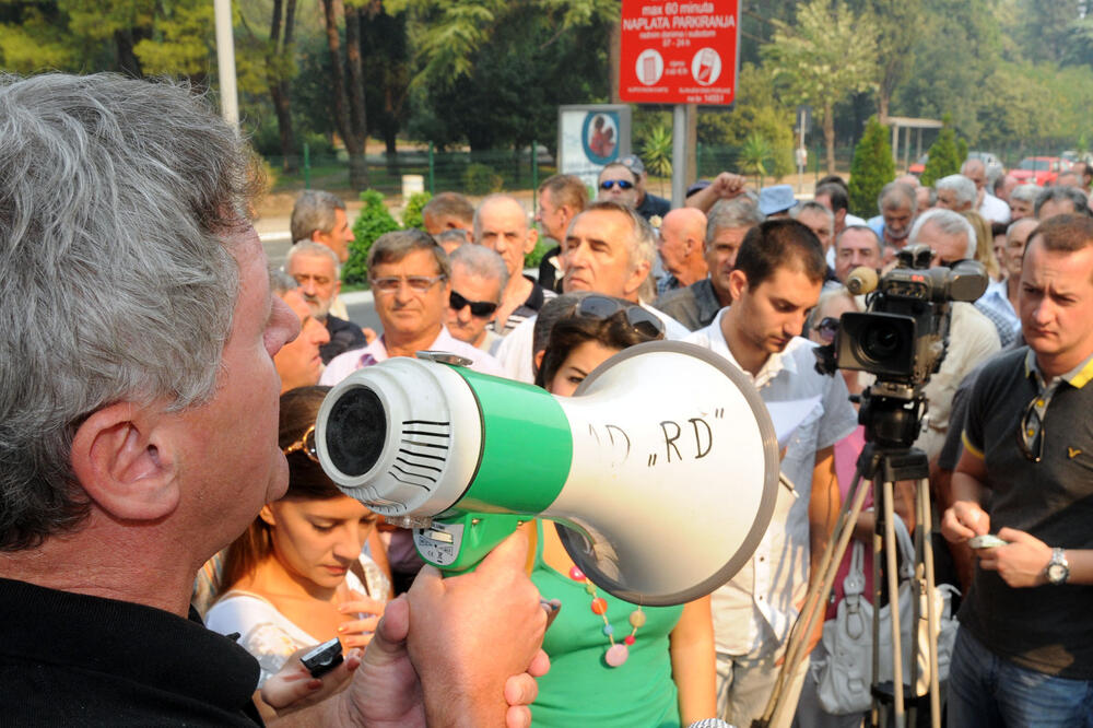 Danas u 10 protest pred Vladom, a zatim idu pred Privredni sud: Sa jednog od ranijih protesta, Foto: Luka Zeković