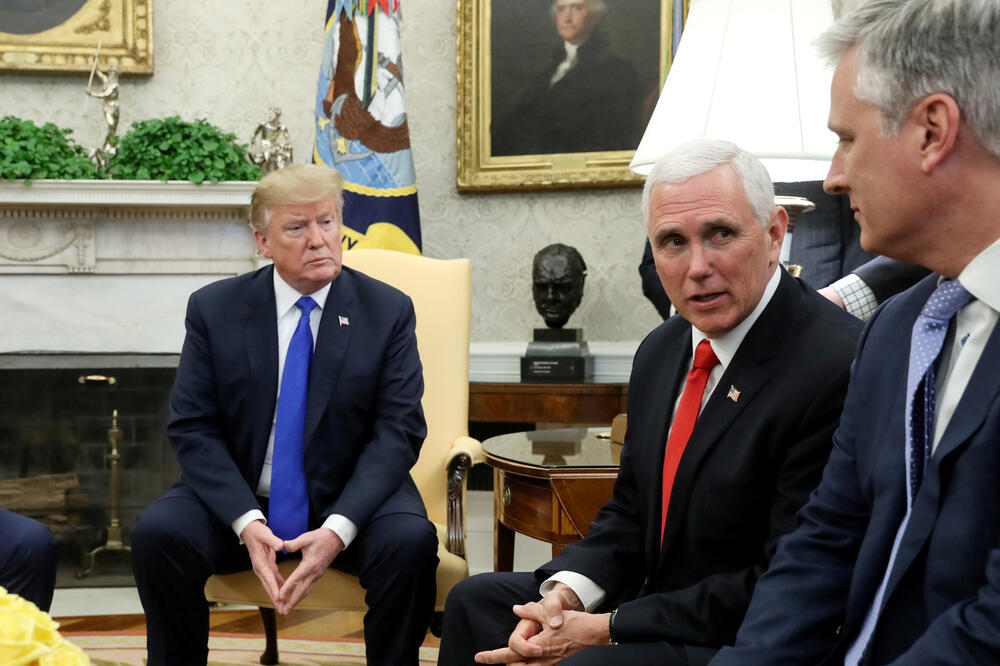 Donald Tramp, potpredsjednik SAD Majk Pens i Robert O'Brajen, Foto: Reuters