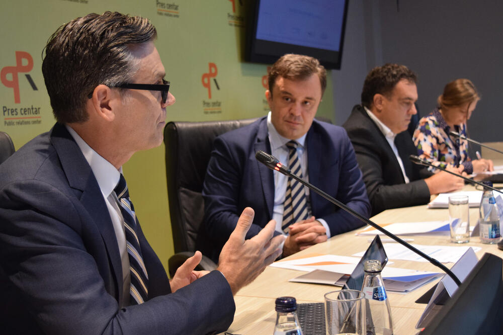 Sa okruglog stola "Integritet i transparentnost finansiranja političkih partija"., Foto: Luka Zeković