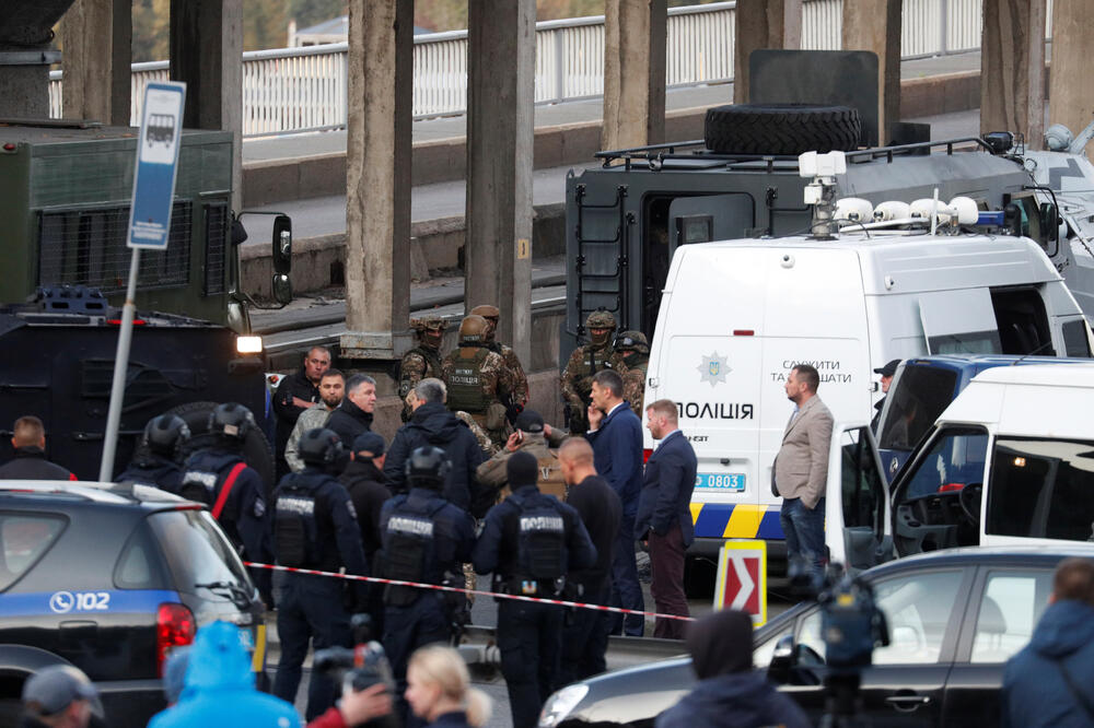 Ukrajinski policajci i pripadnici specijalnih snaga na mjestu događaja, Foto: Reuters