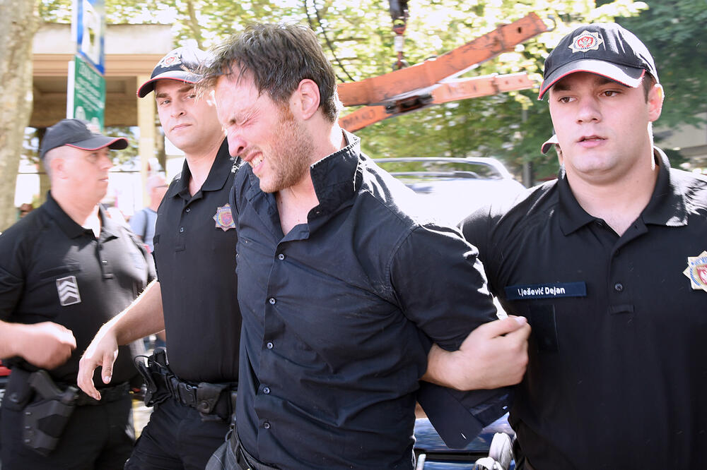 Privođenje Milačića juče popodne, Foto: Zoran Đurić