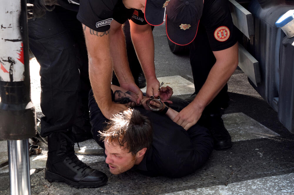 Hapšenje Milačića, Foto: Luka Zeković