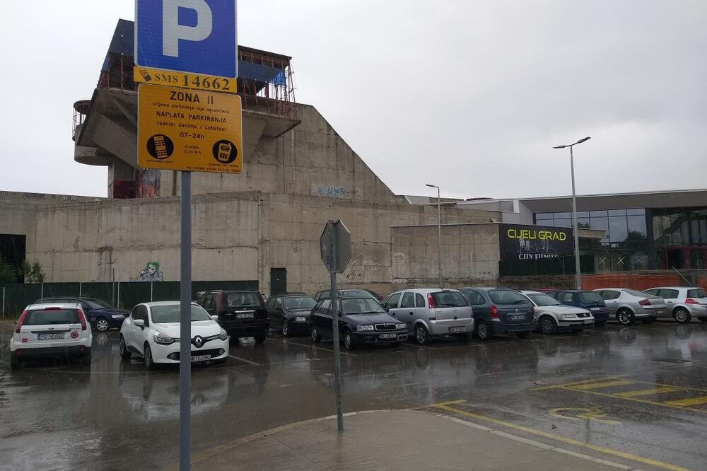 Parking kod Doma revolucije, Foto: Svetlana Mandić