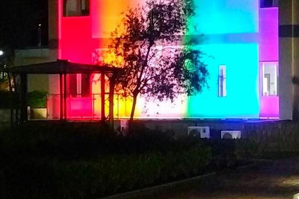 Američka ambasada večeras, Foto: Facebook/ U.S. Embassy Podgorica