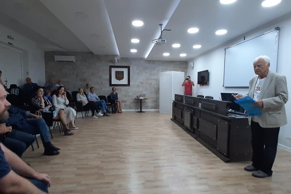 Čolović se obraća publici, Foto: Siniša Luković