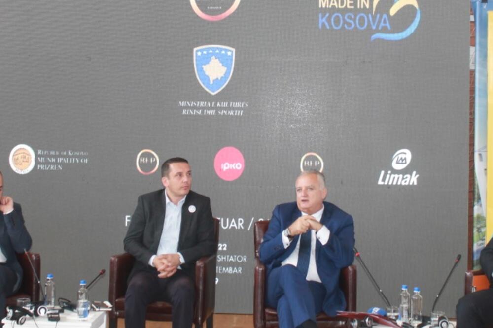 Zenka treći s lijeva, Foto: Ministarstvo za ljudska i manjinska prava