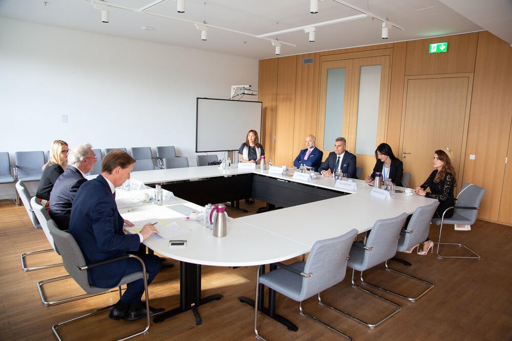 Sa jednog od sastanaka u Luksemburgu, Foto: Igor Šljivančanin (Skupština)