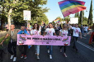 FOTO PRIČA "Ne preko naših leđa"