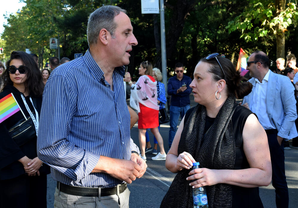 U Podgorici je održana sedma Povorka ponosa LGBTIQ osoba "Montenegro prajd" pod sloganom "Ne preko naših leđa".Organizatori su kazali da su se okupili kako bi poručili da neće pognuti glavu i da zahtijevaju osvajanje Zakona o životnom partnerstvu.