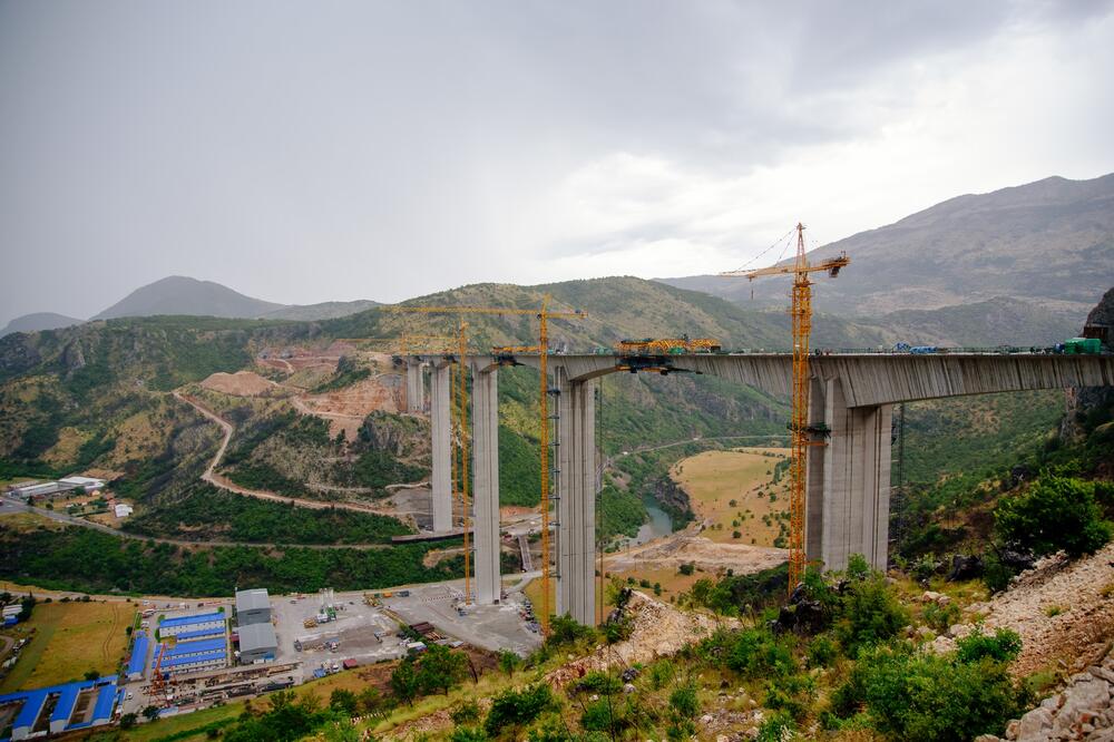 Autoput: Ilustracija, Foto: Boris Pejović