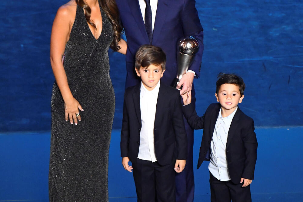 Mesi sa suprugom Antonelom i sinovima, Foto: Reuters