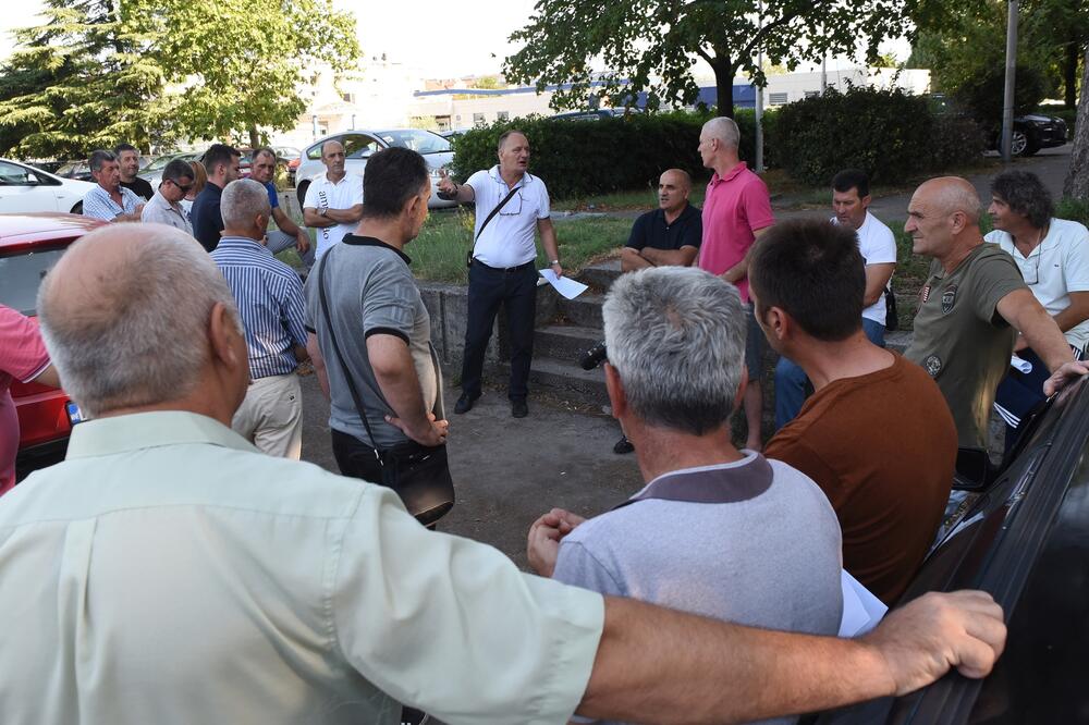 Sa protestnog okupljanja radnika Montecarga protiv sporne raspodjele novca, Foto: Savo Prelević