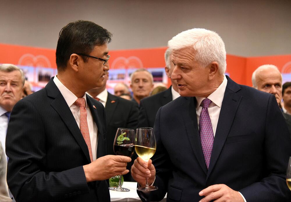 Ambasada Narodne republike Kine u Crnoj Gori organizovala je u Podgorici proslavu jubileja 70 godišnjice od osnivanja NR Kine.