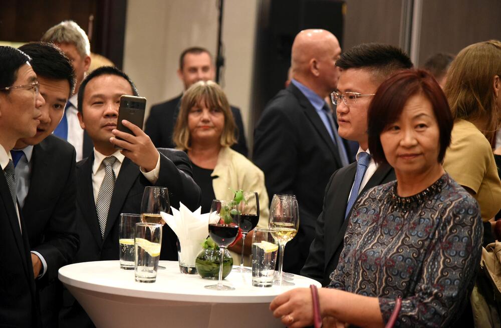 Ambasada Narodne republike Kine u Crnoj Gori organizovala je u Podgorici proslavu jubileja 70 godišnjice od osnivanja NR Kine.