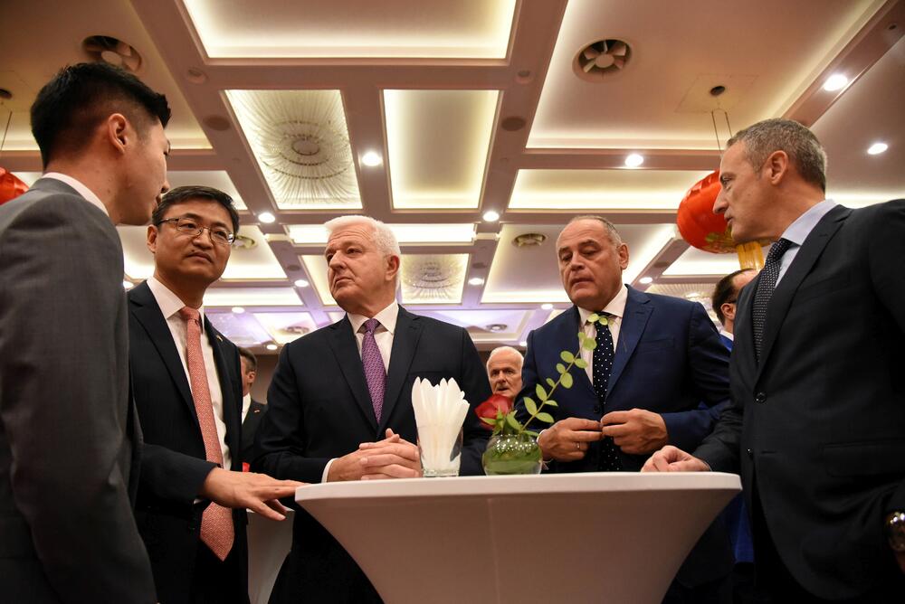 Ambasada Narodne republike Kine u Crnoj Gori organizovala je u Podgorici proslavu jubileja 70 godišnjice od osnivanja NR Kine.