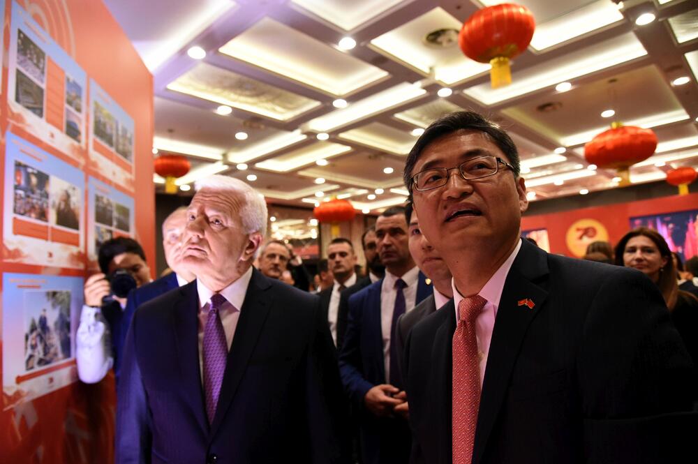 Ambasada Narodne republike Kine u Crnoj Gori organizovala je u Podgorici proslavu jubileja 70 godišnjice od osnivanja NR Kine.