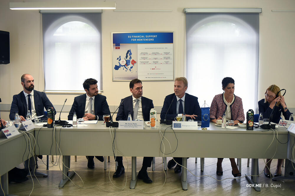 Sa sastanka, Foto: Bojana Čupić