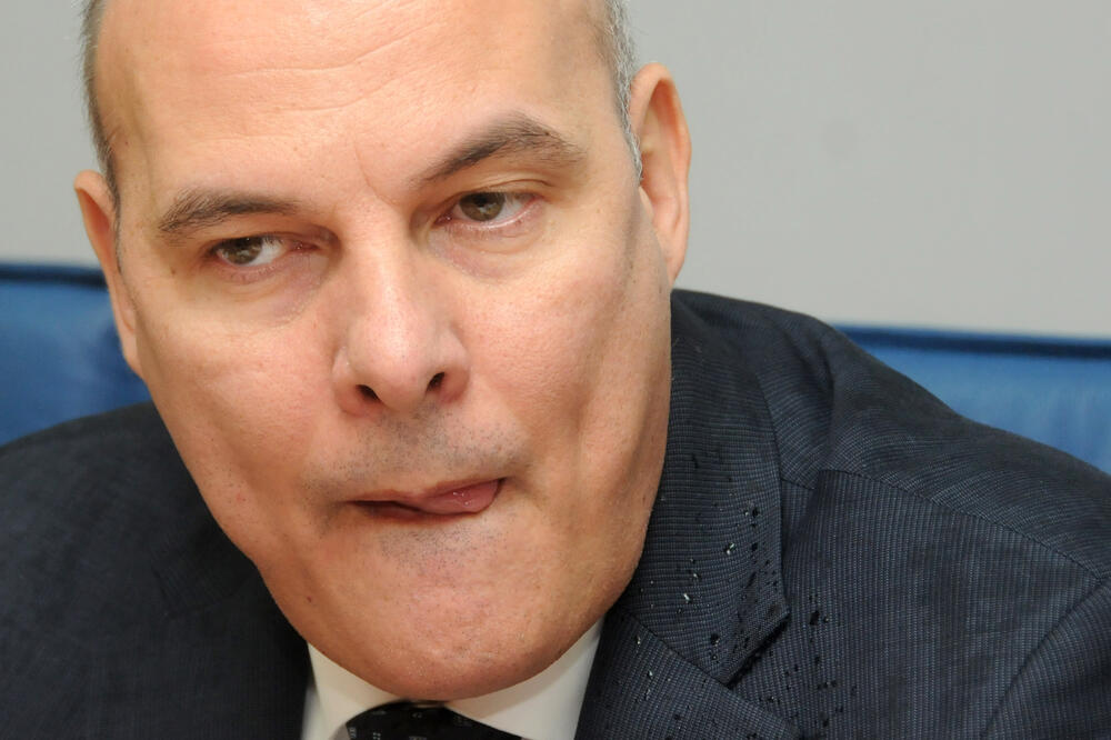 Statis, Foto: Boris Pejović