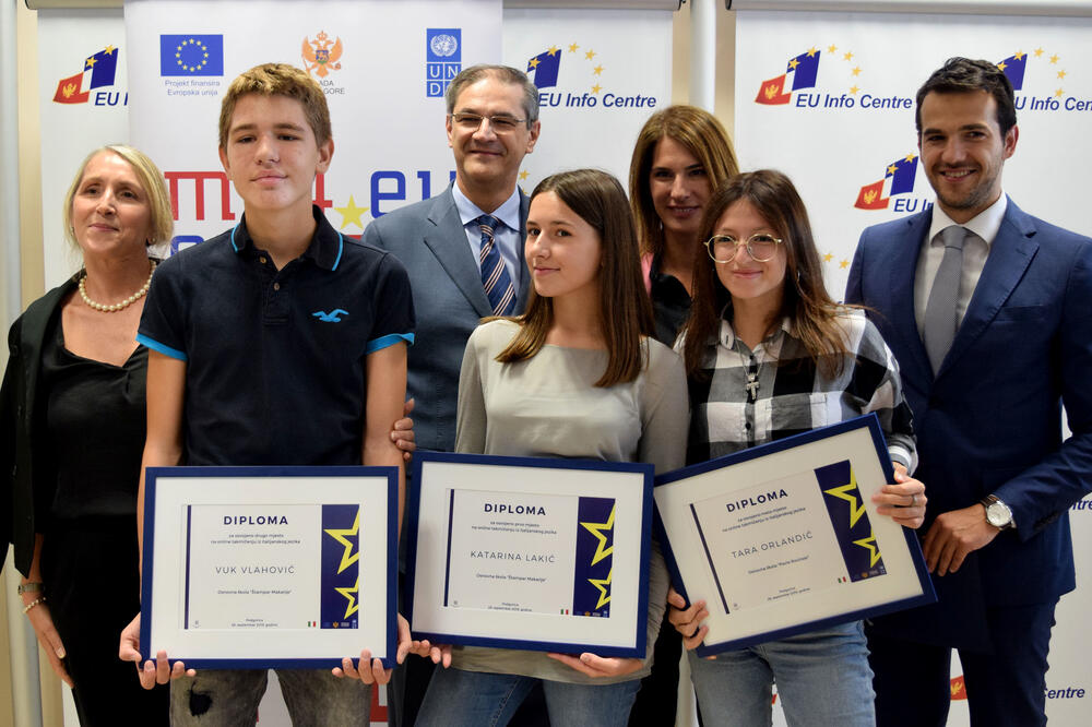 Sa dodjele nagrada pobjednicima onlajn takmičenja iz jezik, Foto: Luka Zeković