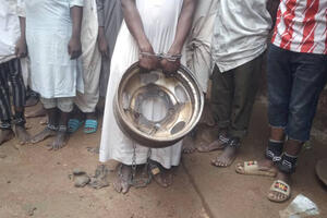 Stotine dječaka i muškaraca spaseno u Nigeriji iz zgrade u kojoj...