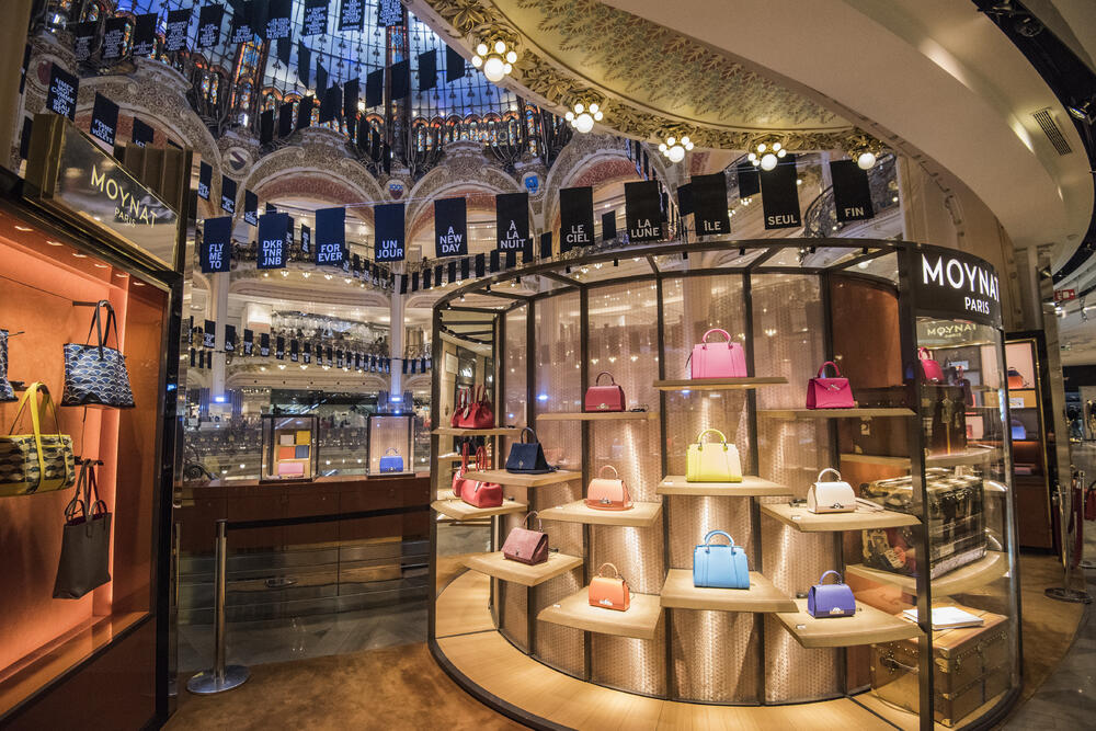 Svake godine čitaoci magazina Travel + Leisure glasaju za najbolje hotele, brodove, ostrva i još mnogo toga na osnovu svog iskustva. Koncept najboljih gradova za kupovinu podrazumijeva idealno kombinovanje velikih robnih kuća i brendiranih butika koji su pogodni za ljude različitih nivoa prihoda.