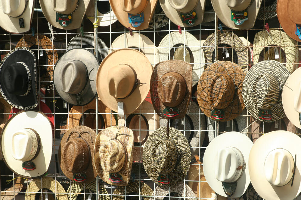 Svake godine čitaoci magazina Travel + Leisure glasaju za najbolje hotele, brodove, ostrva i još mnogo toga na osnovu svog iskustva. Koncept najboljih gradova za kupovinu podrazumijeva idealno kombinovanje velikih robnih kuća i brendiranih butika koji su pogodni za ljude različitih nivoa prihoda.