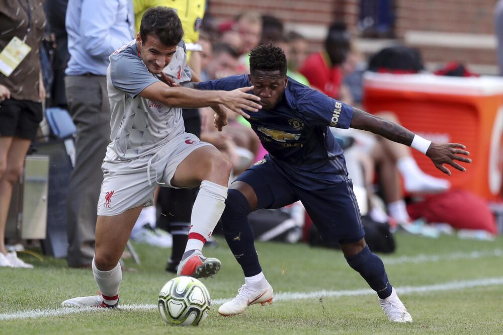 Ćirivela u duelu sa Fredom iz Mančester junajteda, Foto: AP