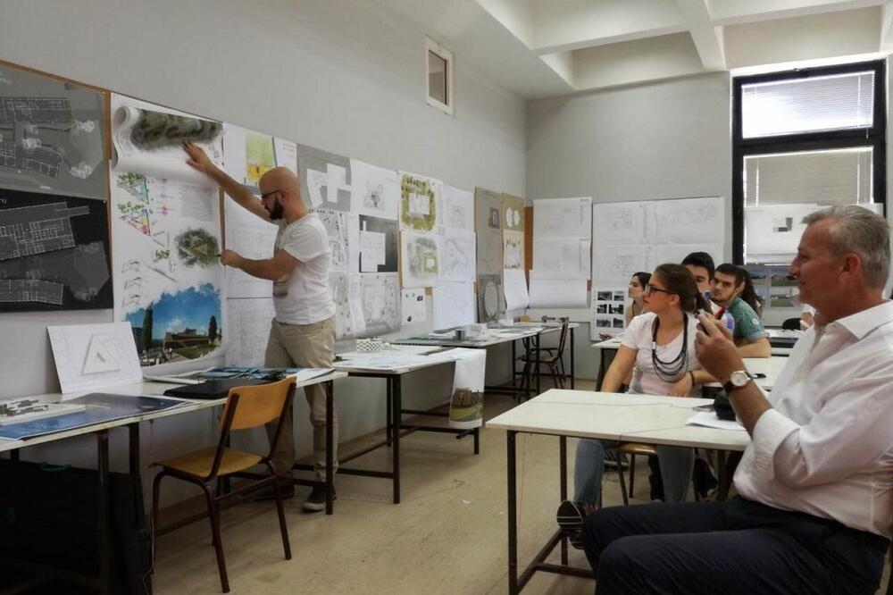 G. Radović sa studentima, Foto: Ucg.ac.me