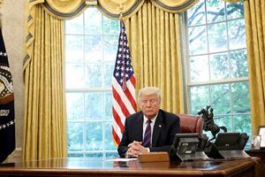 Ko sluša Trampove telefonske razgovore