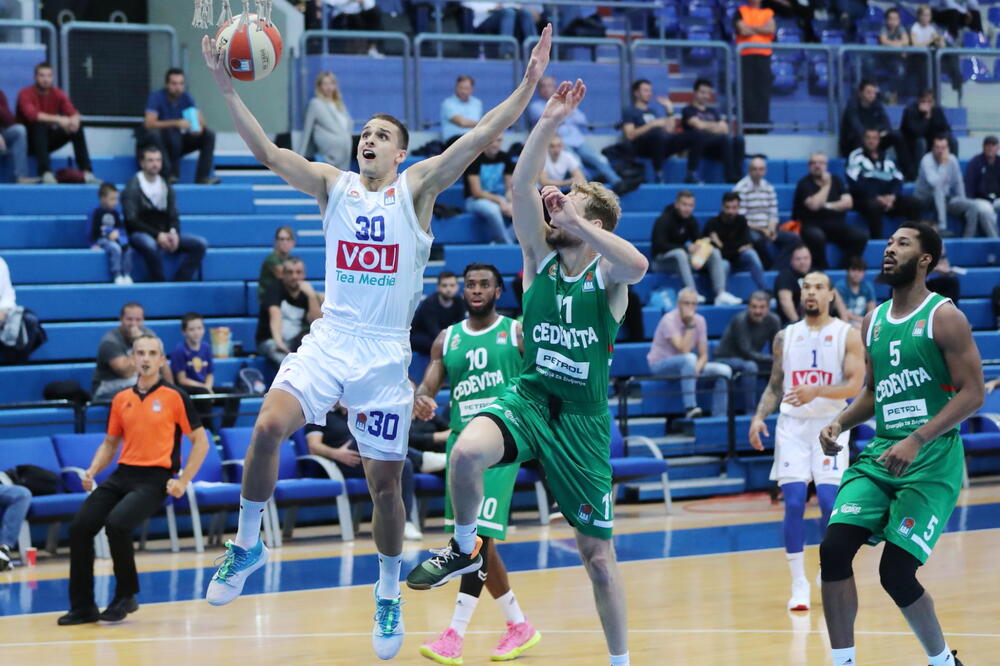 Petar Popović na meču sa Cedevitom Olimpijom